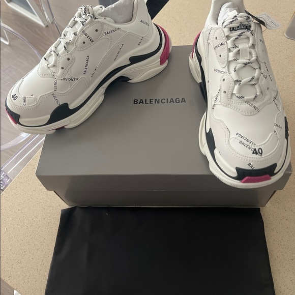 Balenciaga triple s sneakers brand new - Picture 2 of 8